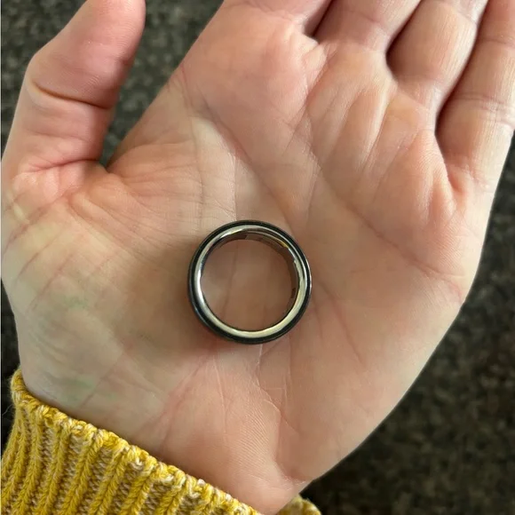 Oura Ring 4, Size 9 in Stealth
